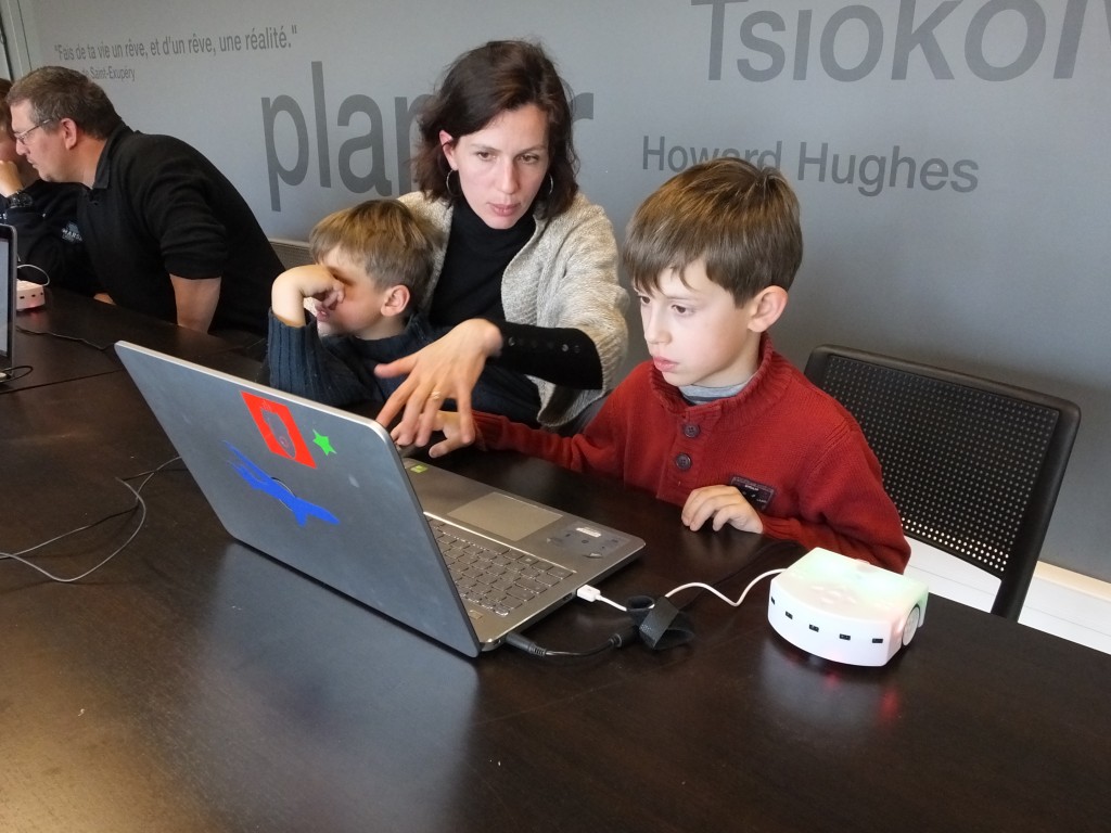 Les enfants peuvent eux-mêmes programmer Thymio, grâce à une interface facile d'utilisation